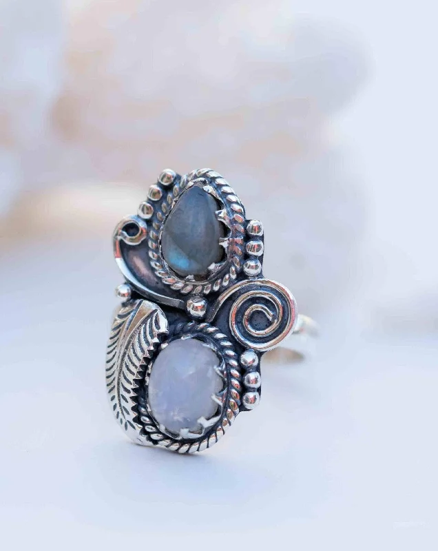 Engagement Ring with Side Stones-Nanda Ring ~Rainbow Labradorite and Moonstone ~ Sterling Silver 925 ~ MR287