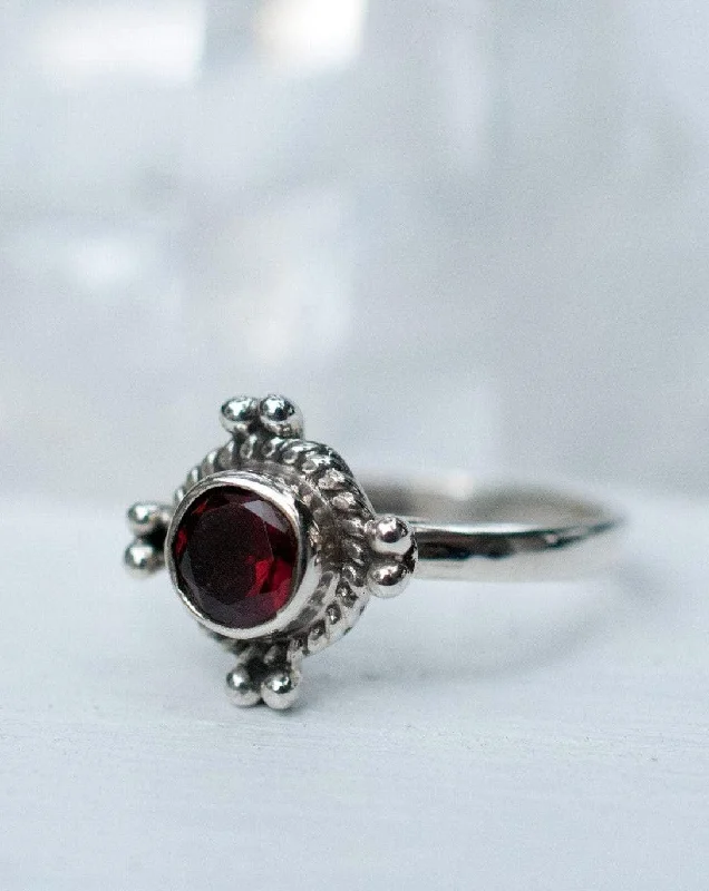 Round Cut Diamond Ring-Kauai Ring ~ Garnet ~ Sterling Silver 925 ~ MR097